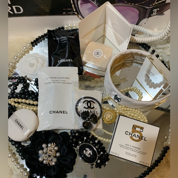 Surprise!🤩Chanel cosmetics sack and CHANEL framed advertising handmade +goodies - Picture 12 of 16